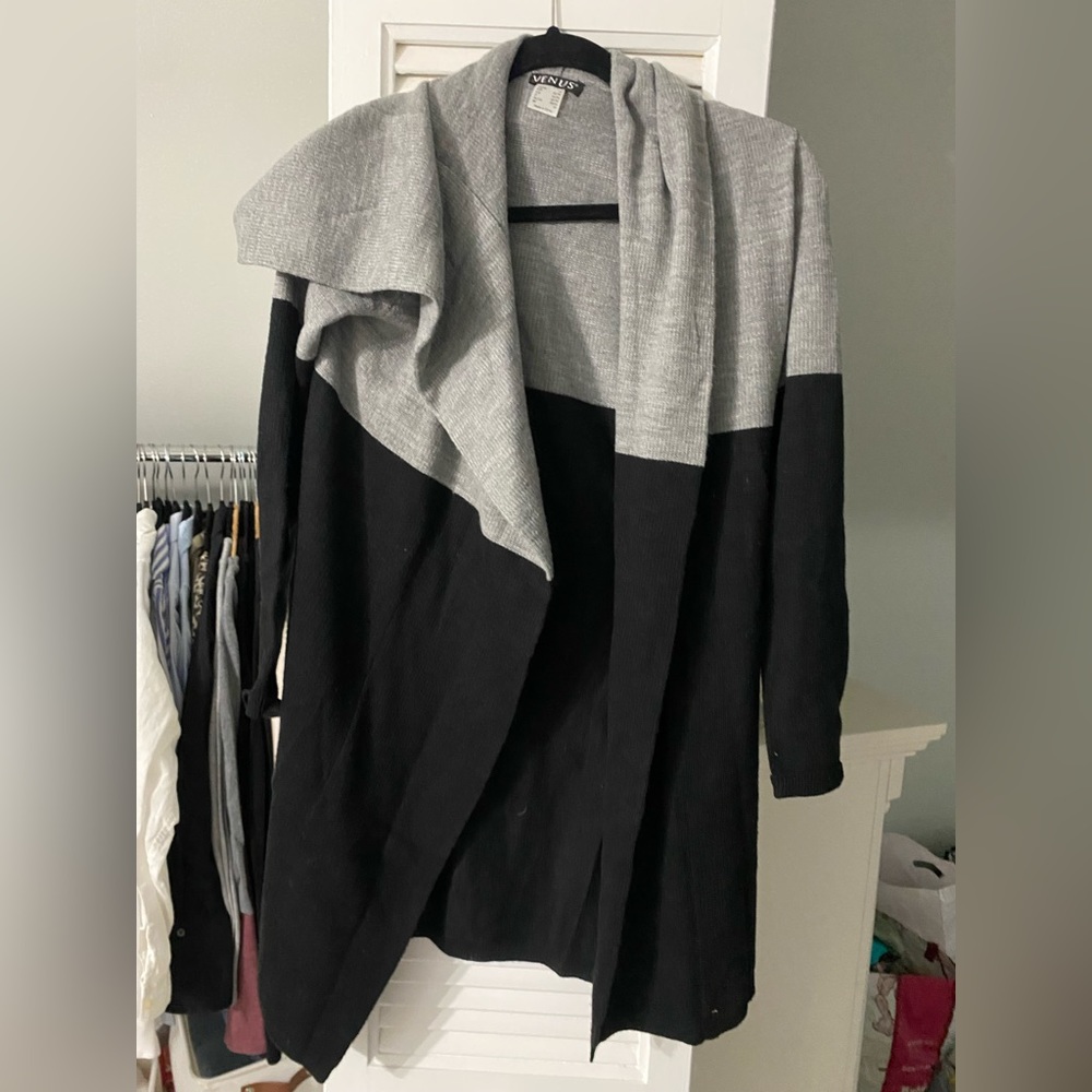 Venus cardigan size xs
